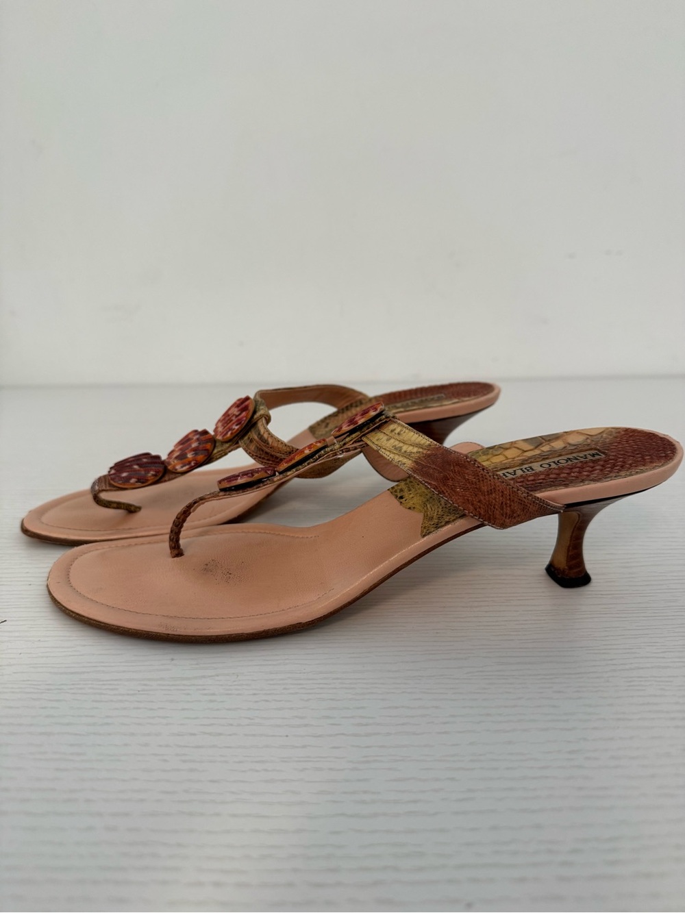 Manolo Blahnik Seashell Python Snakeskin Thong Sandal Open Toe Kitten Heels - Picture 7 of 10